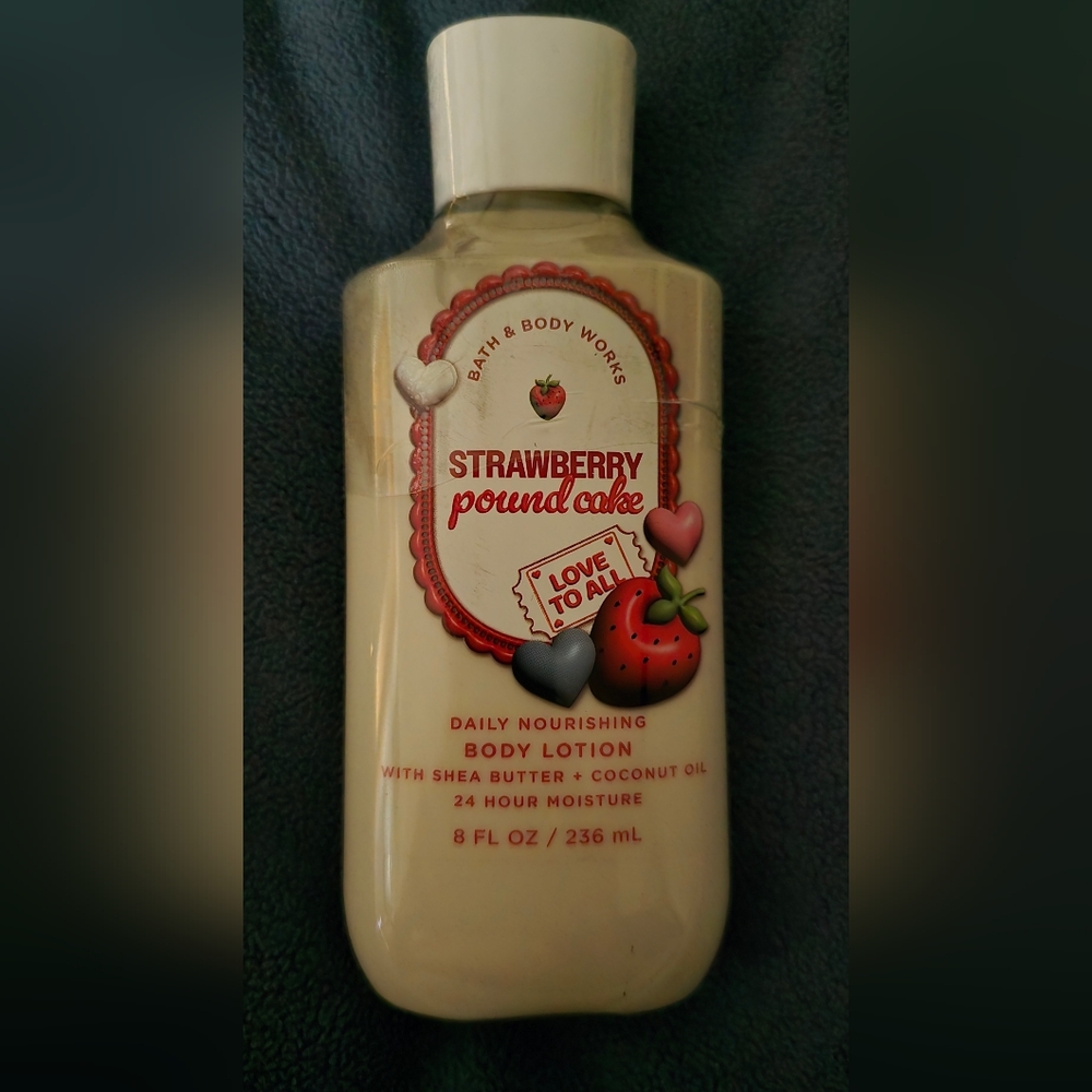 STRAWBERRY POUNDCAKE LOTION BATH&BODY.
